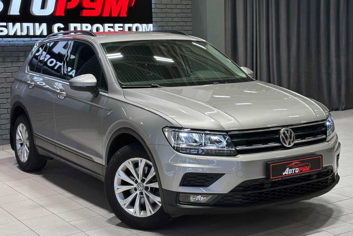 Volkswagen Tiguan - 1